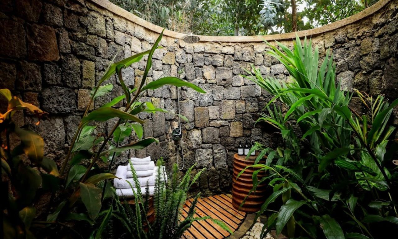 sambora_kinigi_lodge